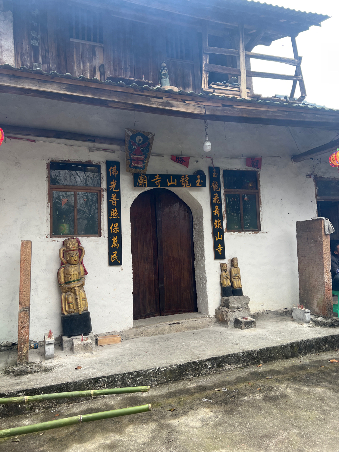 玉龙山寺庙实景照片