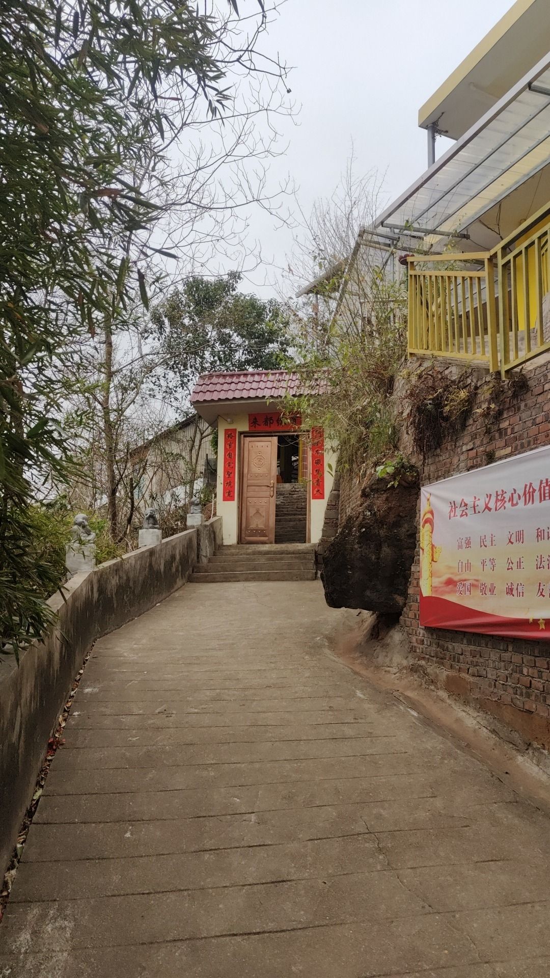 东华山寺实景照片