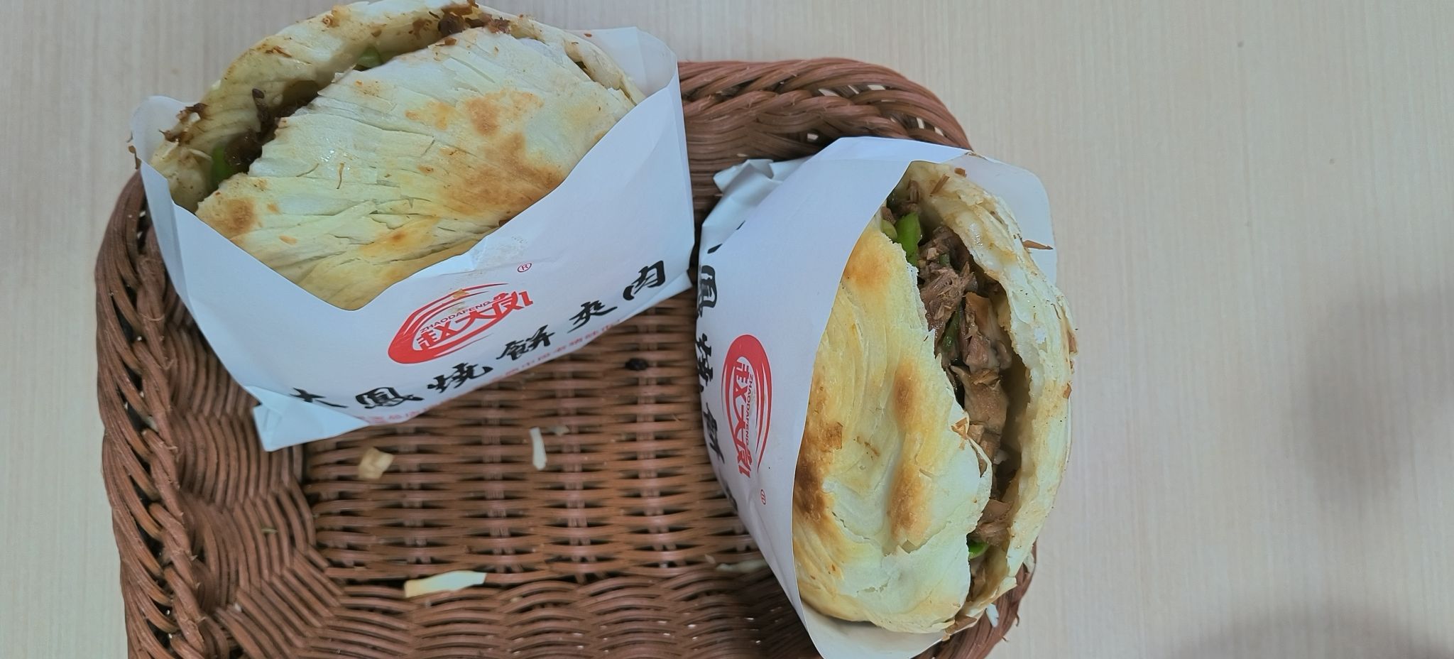 灵宝小吃大凤烧饼夹肉(猪娃市场小吃街店)