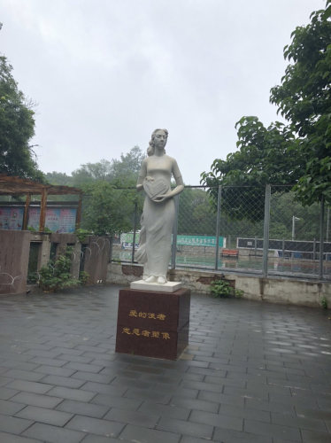 爱的使者志愿者塑像旅行图片 1