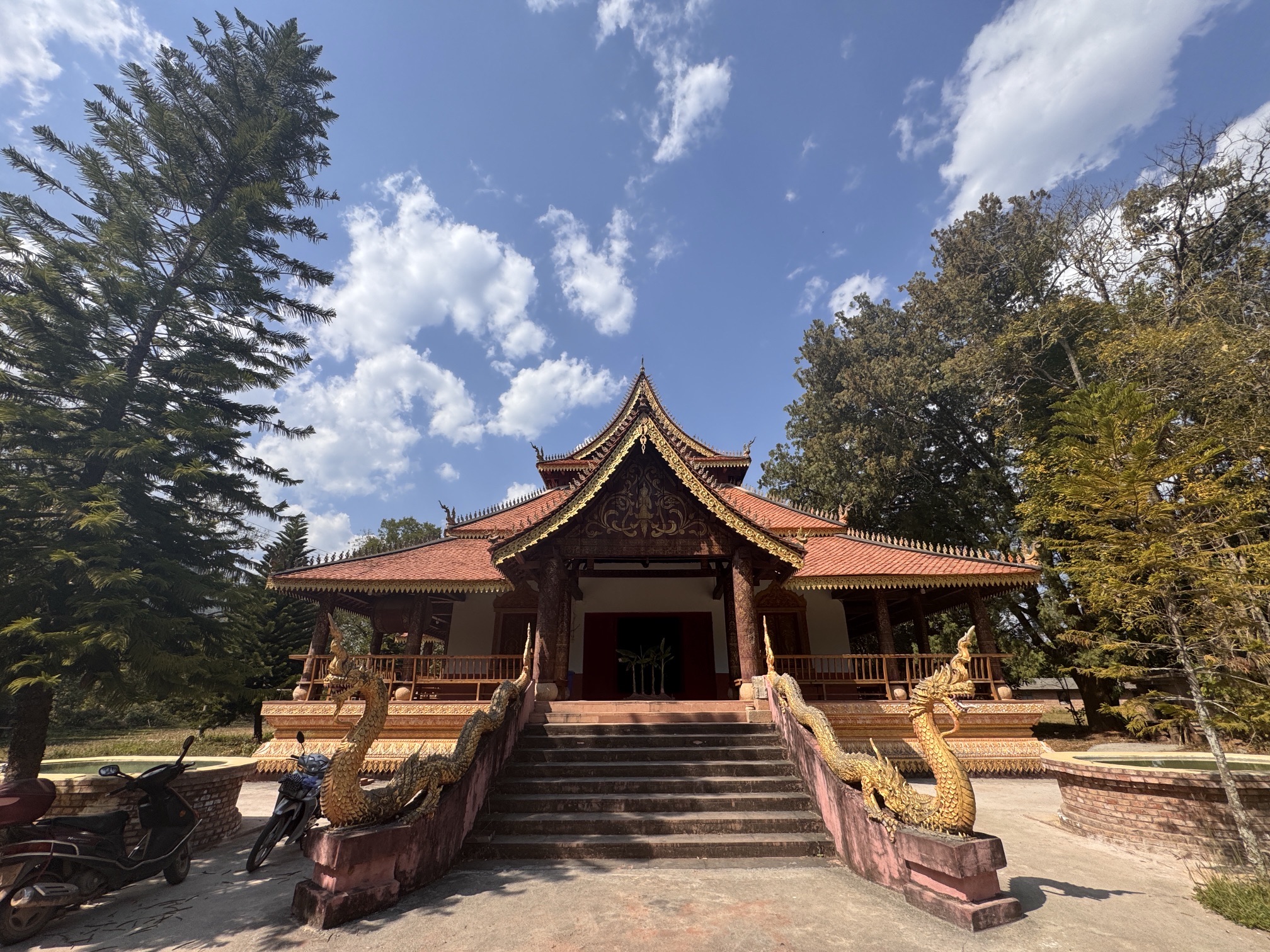 允朵佛迹寺实景照片