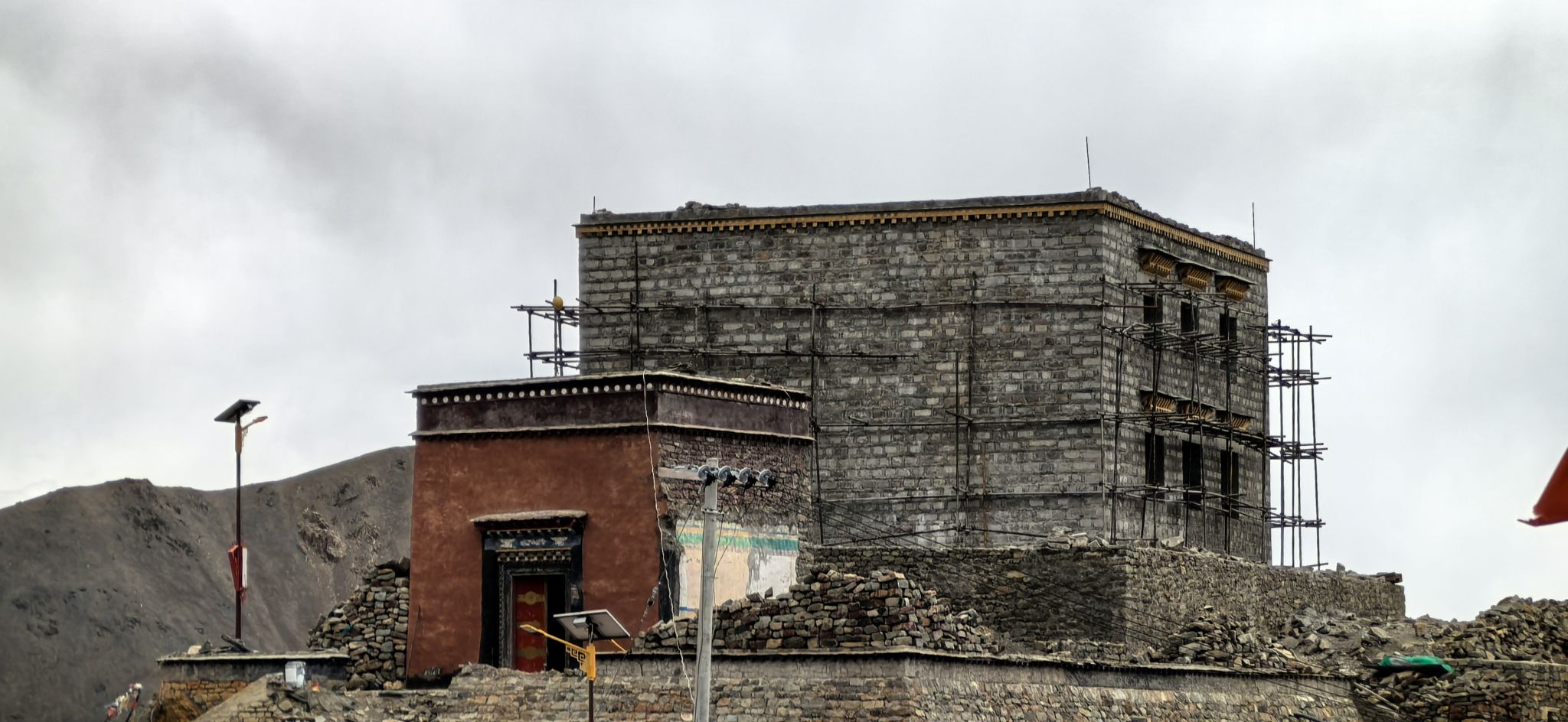 普兰县江扎寺实景照片