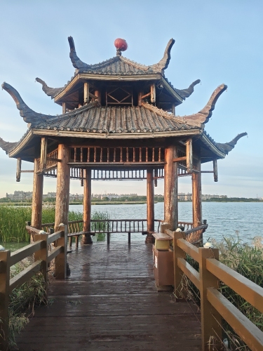 水中无名亭