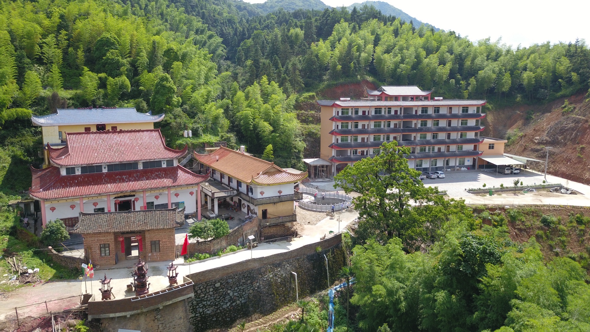 黄麟乡雪山寺实景照片