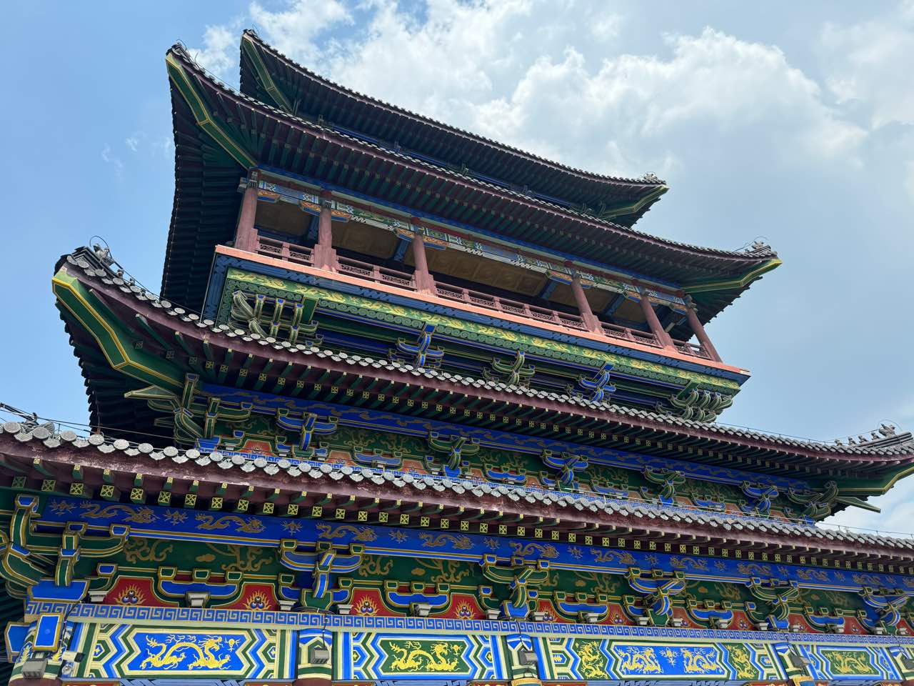 三圣殿实景照片