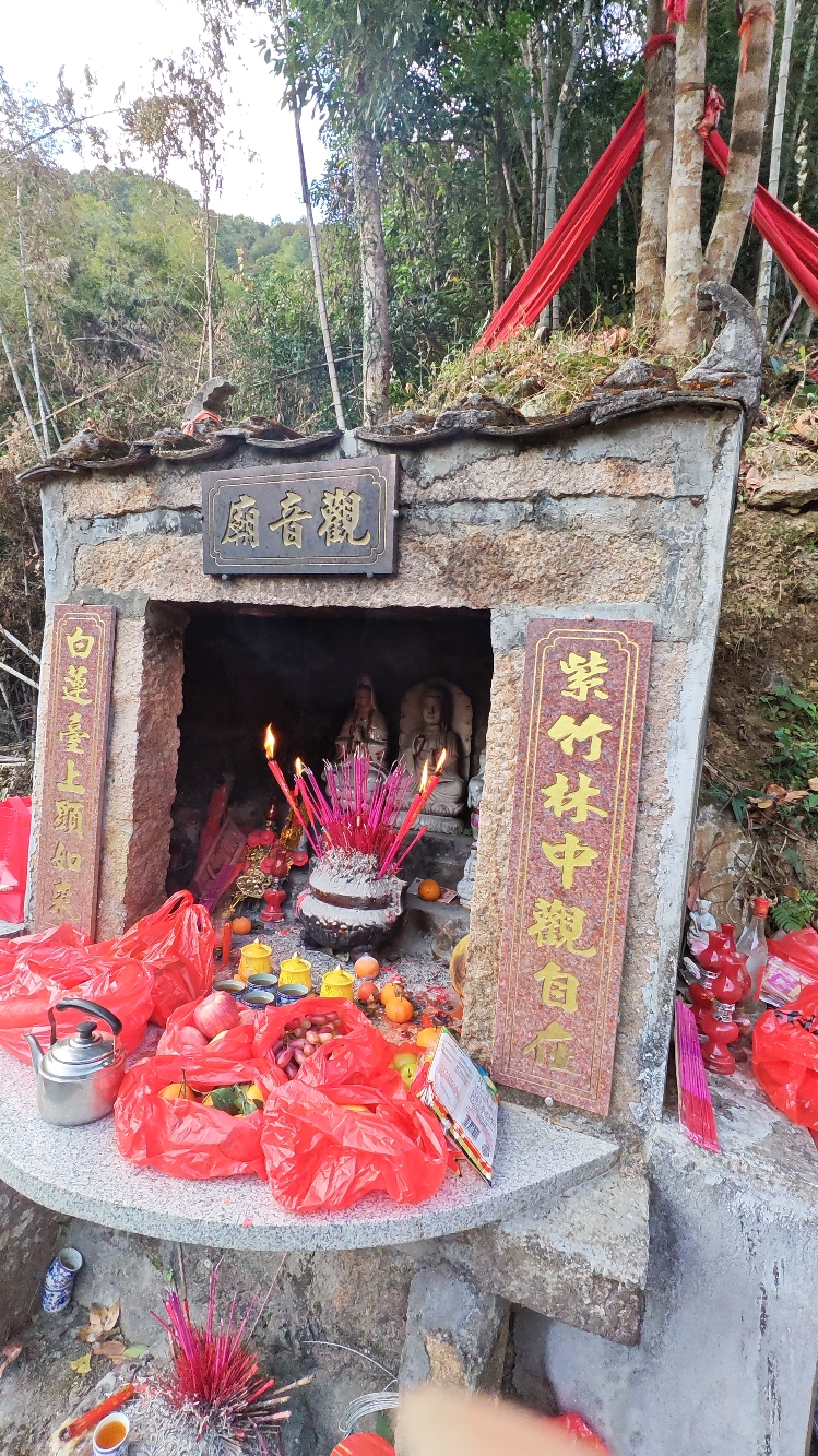 石凸背观音庙实景照片