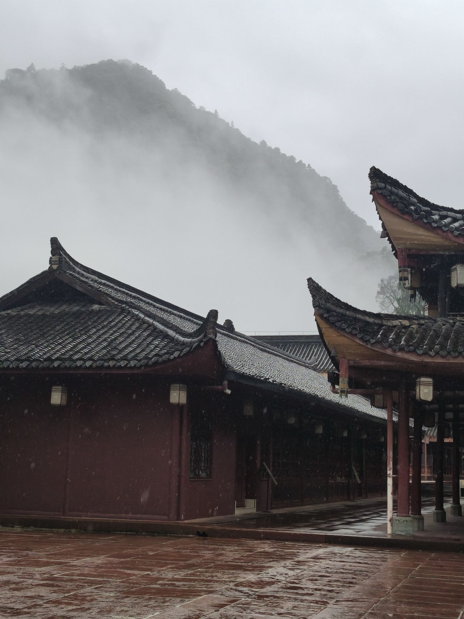 弥勒宝殿实景照片