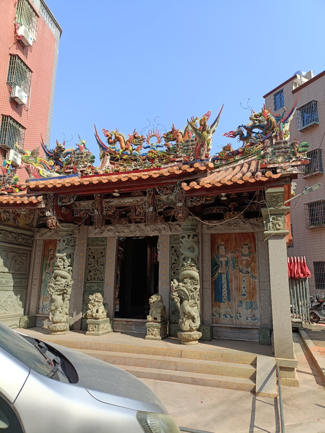 拱莲殿实景照片
