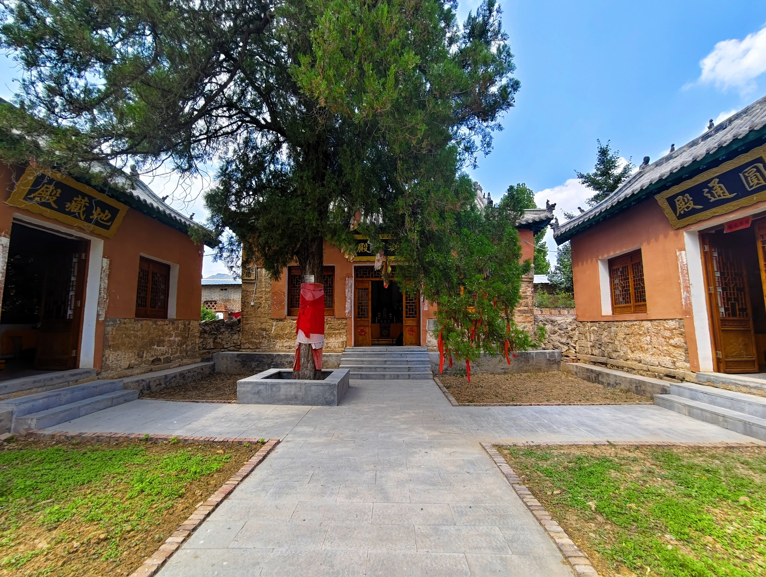 莲花山昭圣寺实景照片