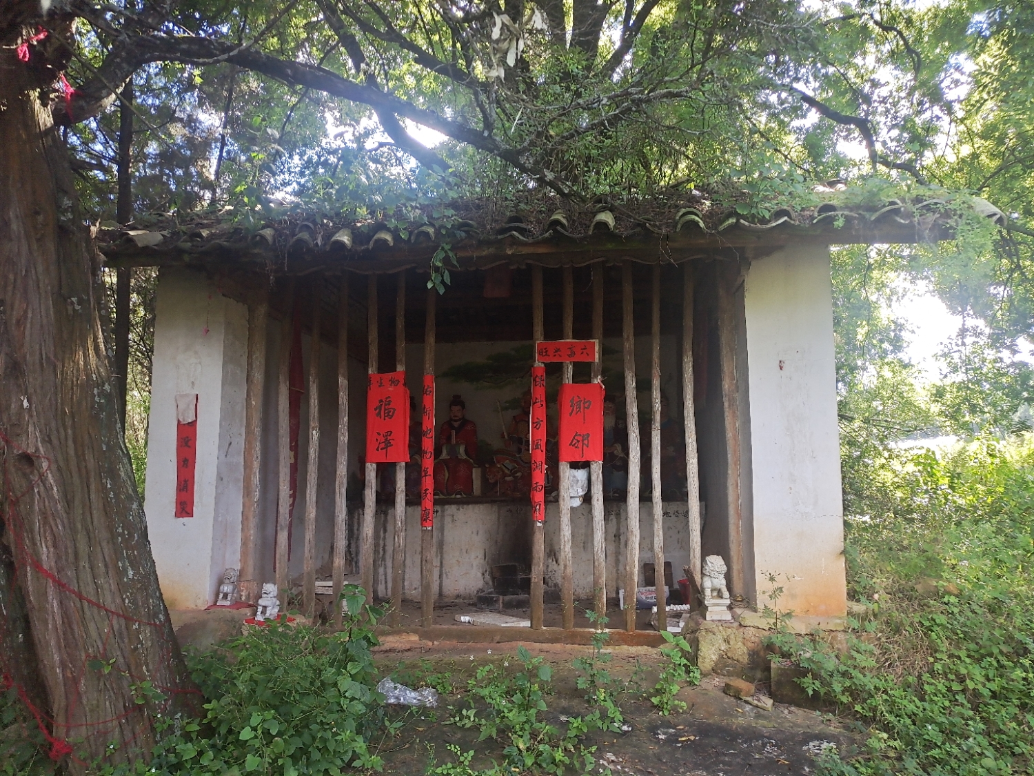 雨西摆山神庙实景照片