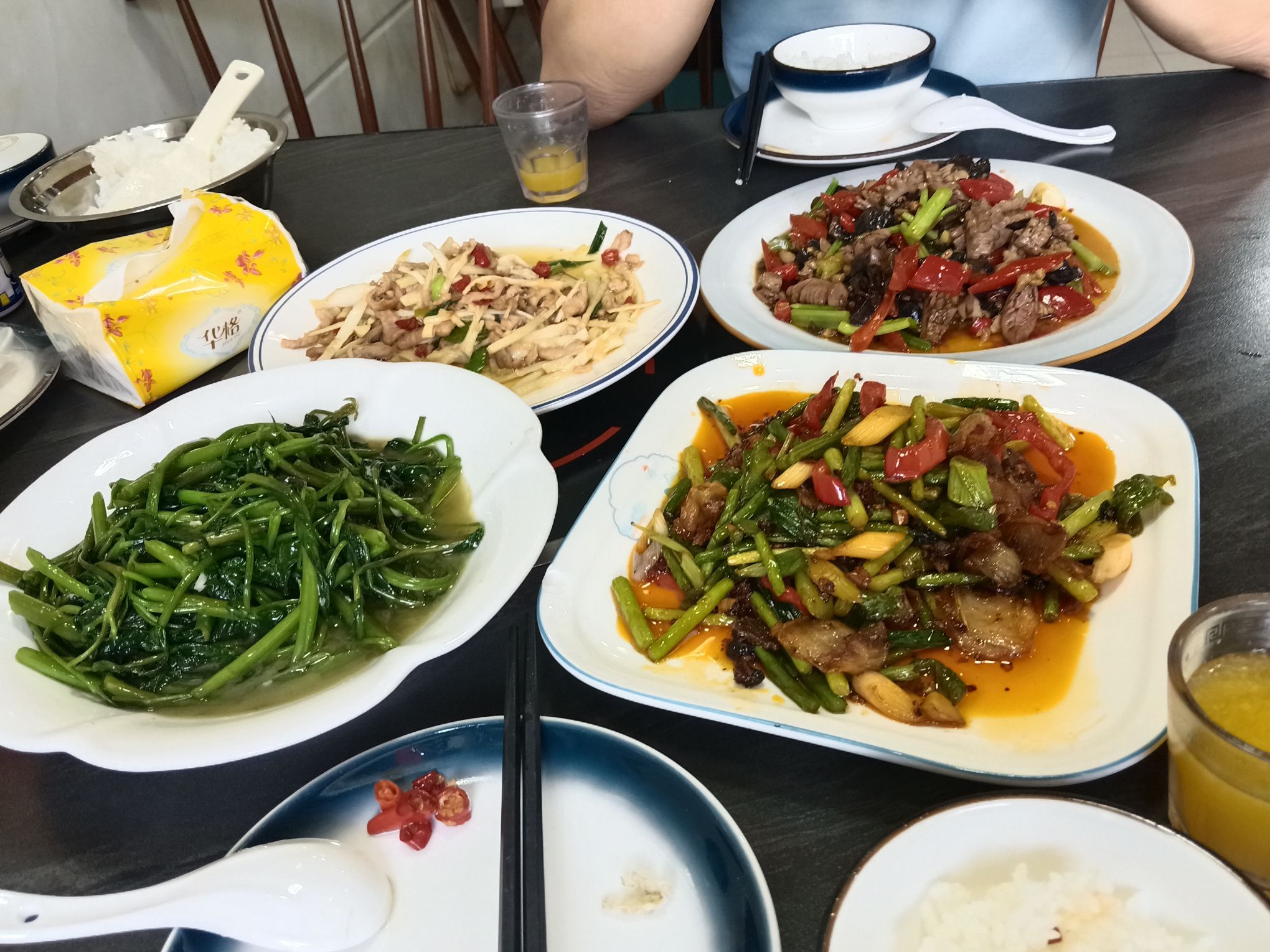 小炒牛肉盖浇饭