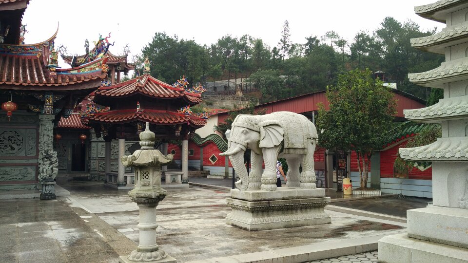 华鼎岩实景照片