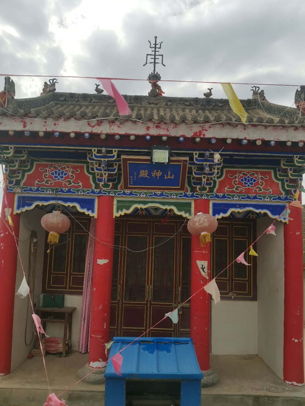 山神殿实景照片