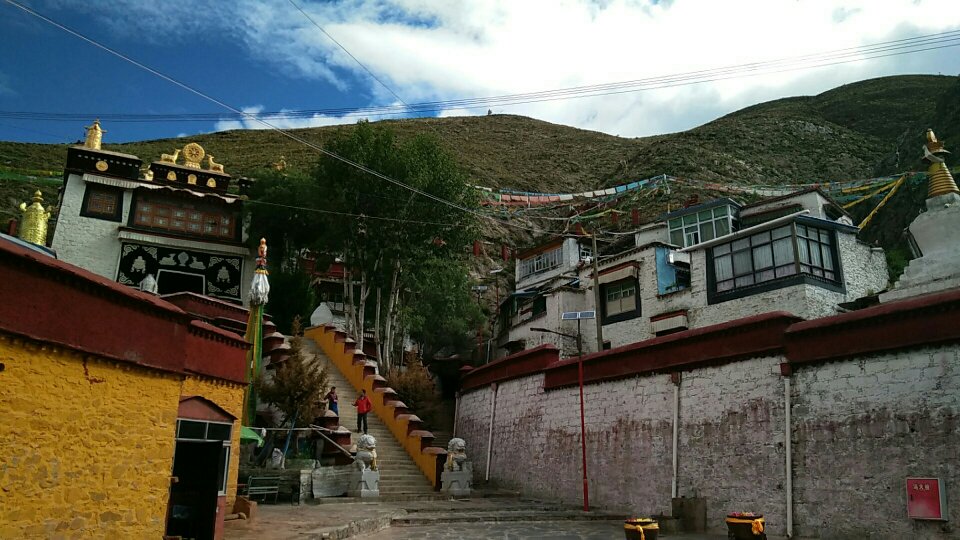 次仁炯寺实景照片