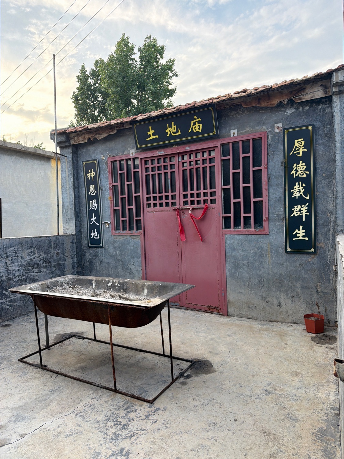 东脑土地庙实景照片