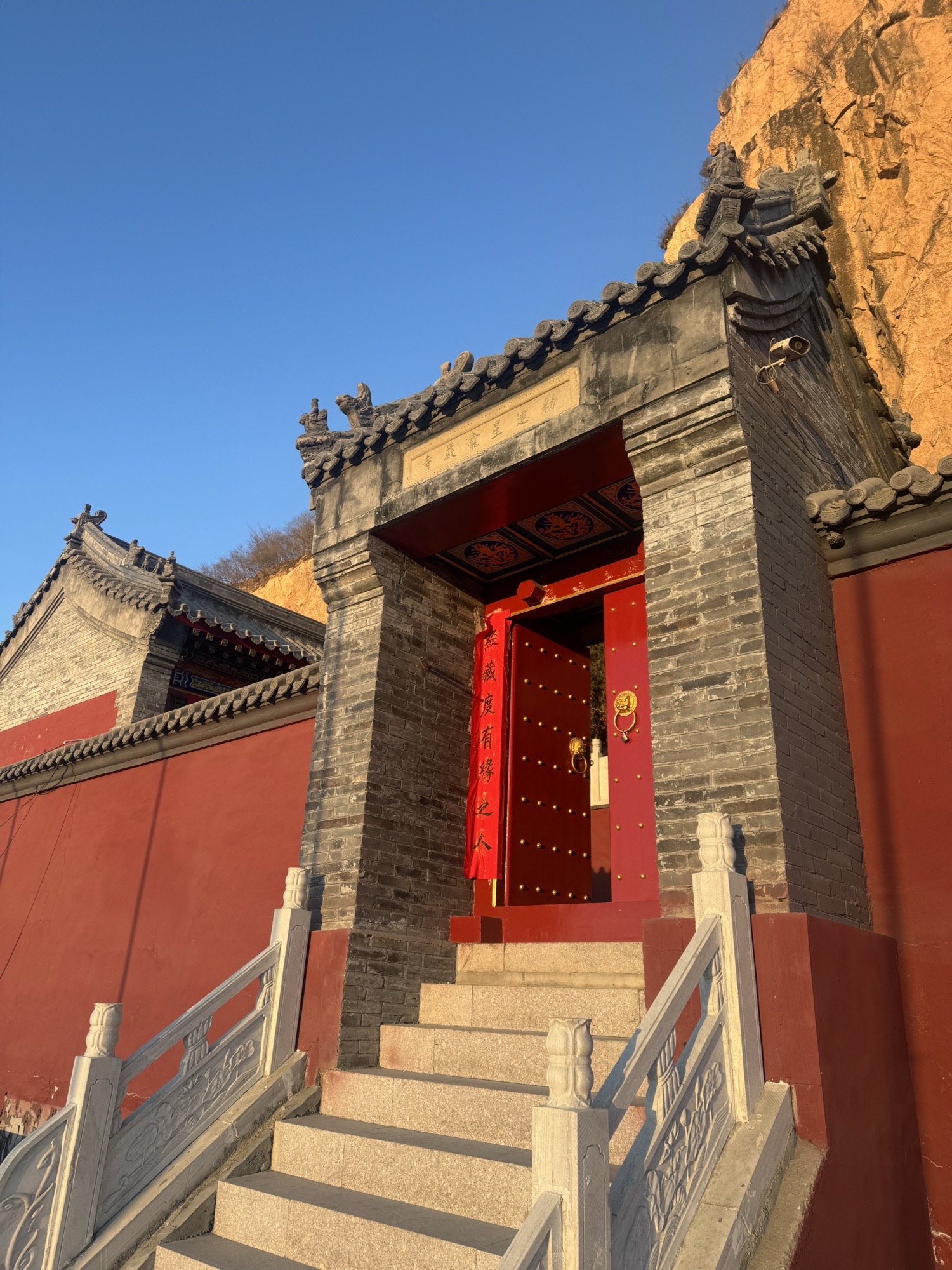 敕建星龛岩寺实景照片