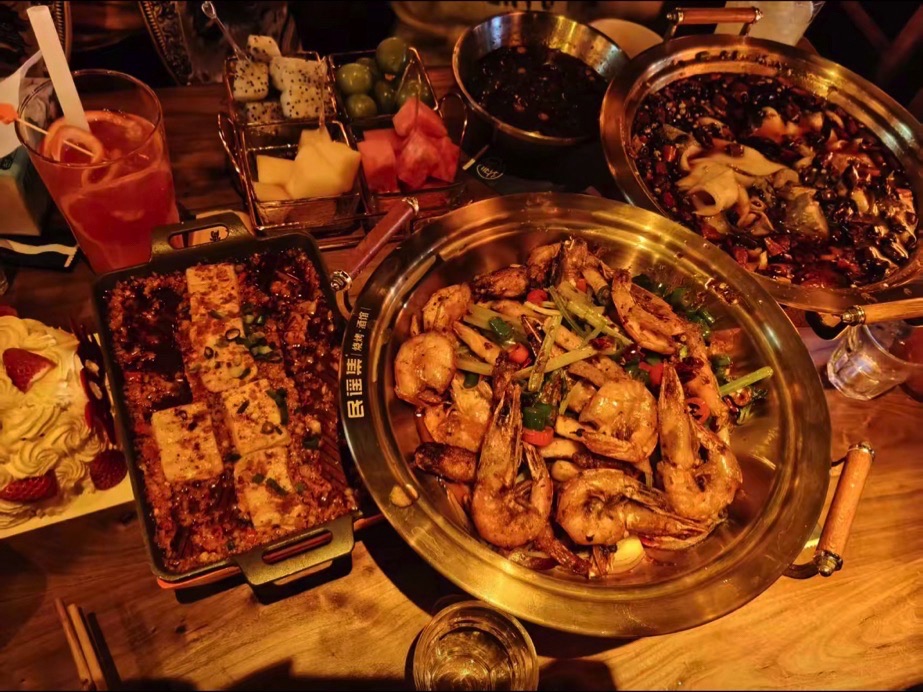 民谣集烧烤酒馆(河北秦皇岛迎秋里店)