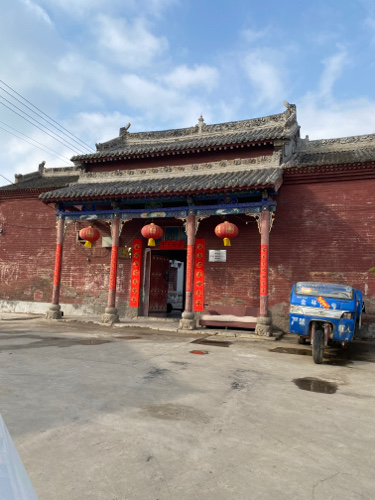 东属村三圣庙大厅实景照片