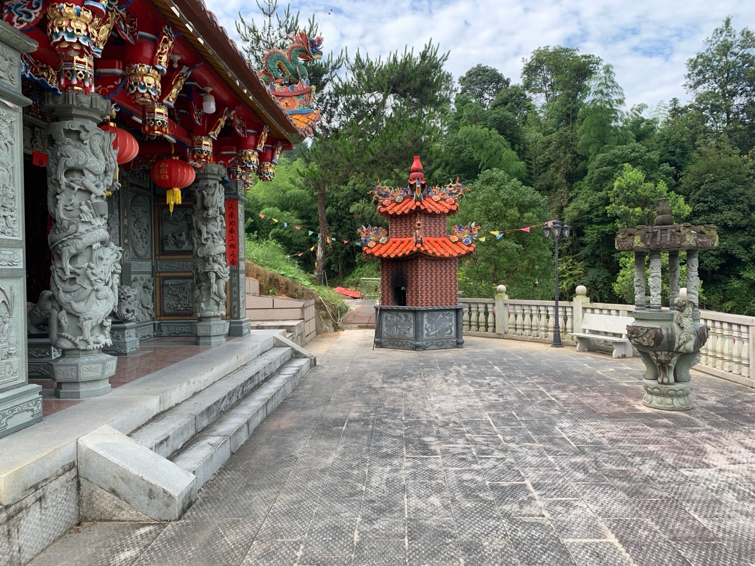 小坪岭兜进兴殿实景照片