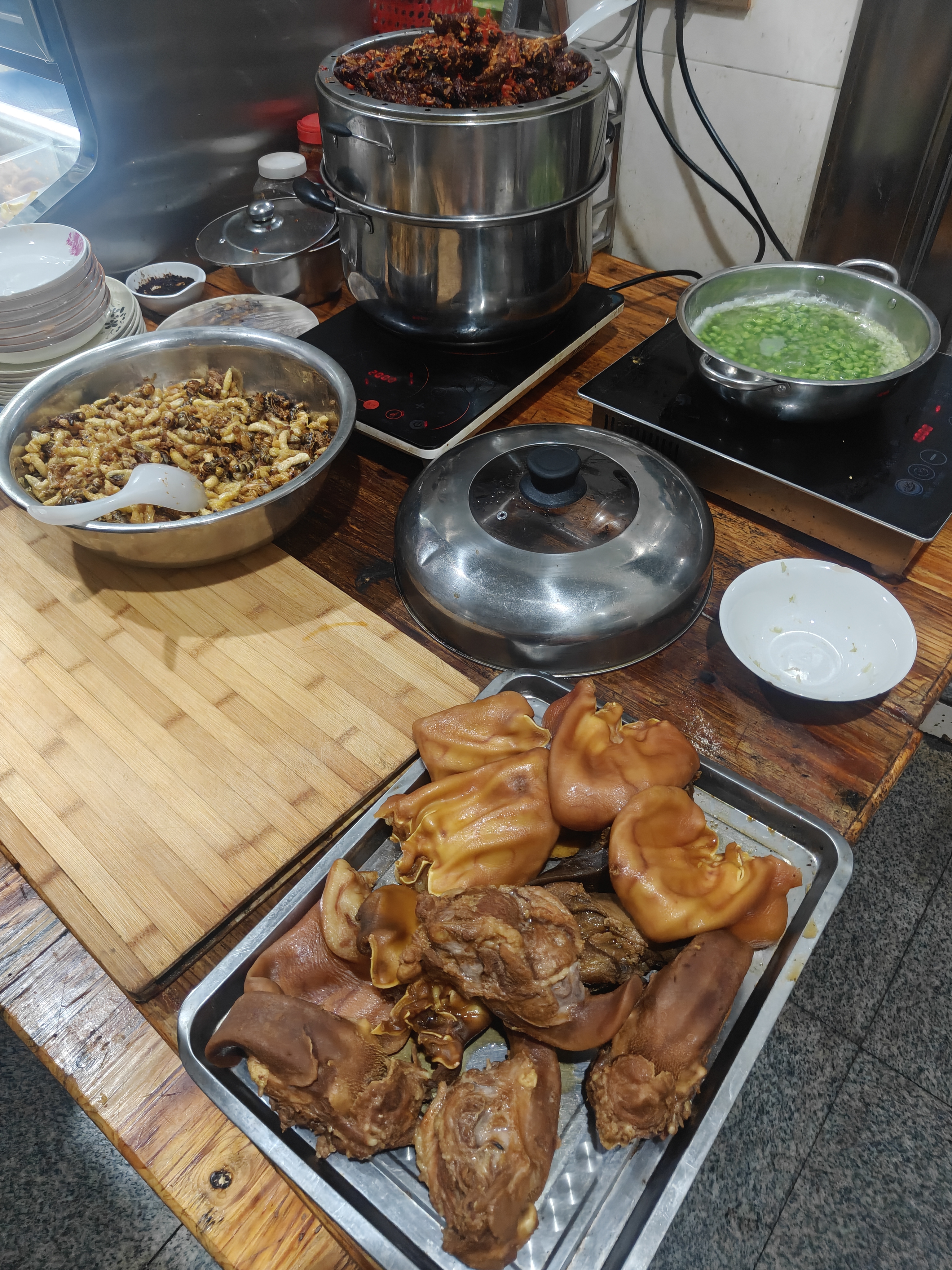 寻常宴野生菌火锅店