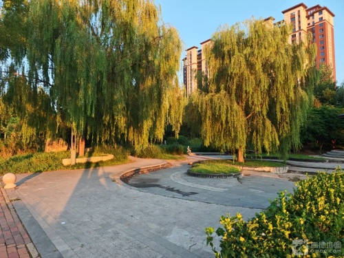 凤栖带状公园