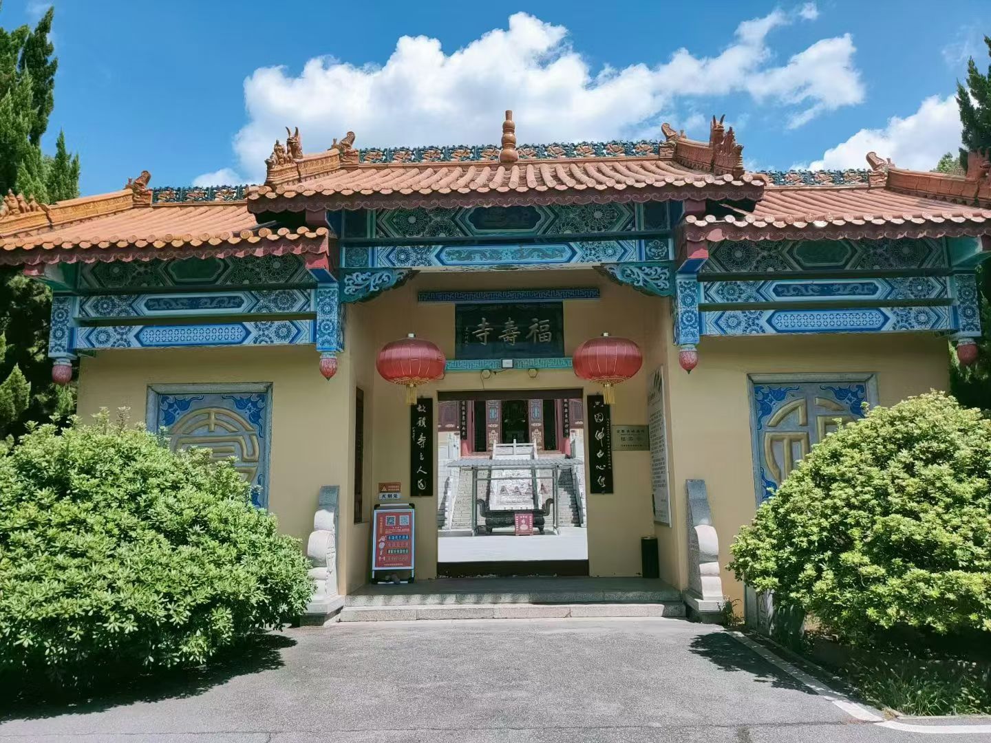 万佛琉璃宝殿实景照片