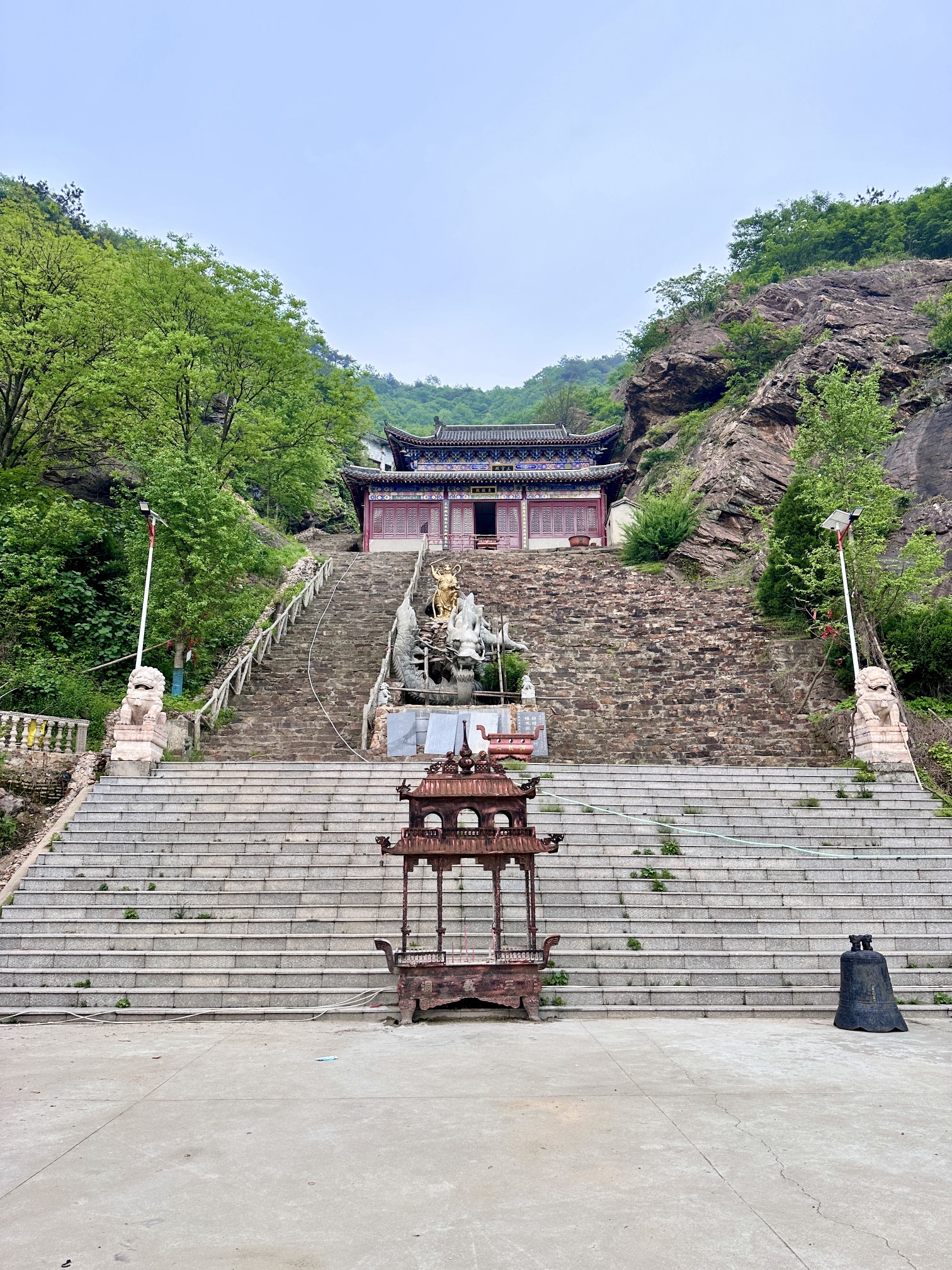 三教洞石窟寺实景照片