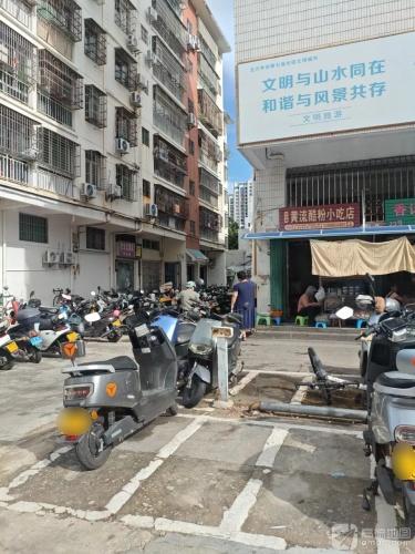 林炽爱黄流酷粉小吃店
