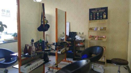 八佰伴专业发型创意室(名吃一条街店)内部环境