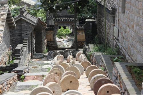 微山湖风景名胜区-石楼石头门旅行图片 1