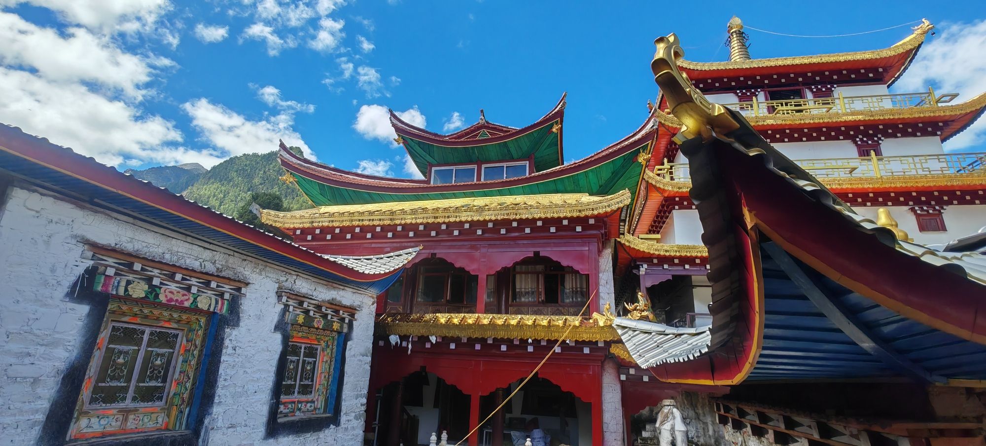沙德镇普沙绒乡塘卡寺实景照片
