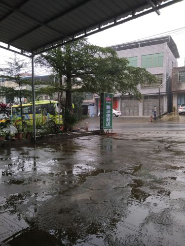鹏派便利店