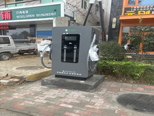 驴充充汽车充电站(雕刻学校路段)