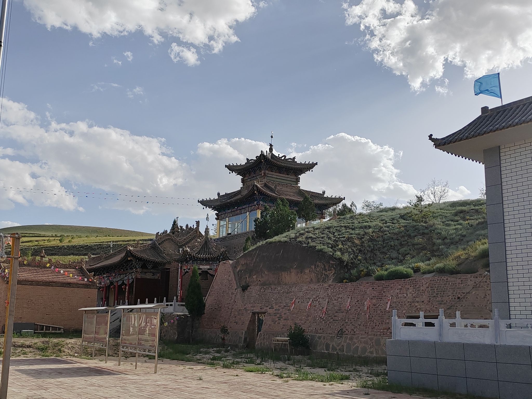 九莲山灵隐寺实景照片