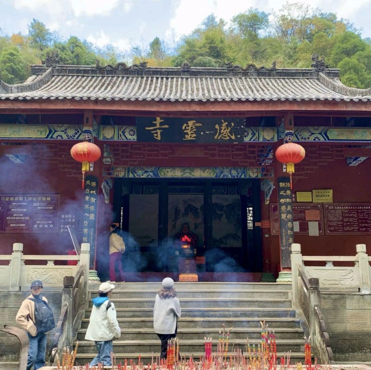 感灵寺实景照片