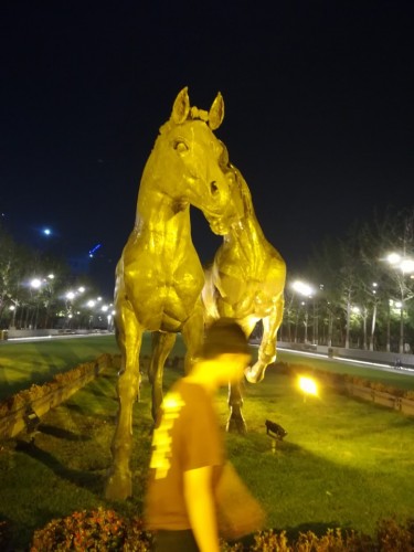 九骏马雕塑旅行图片 2