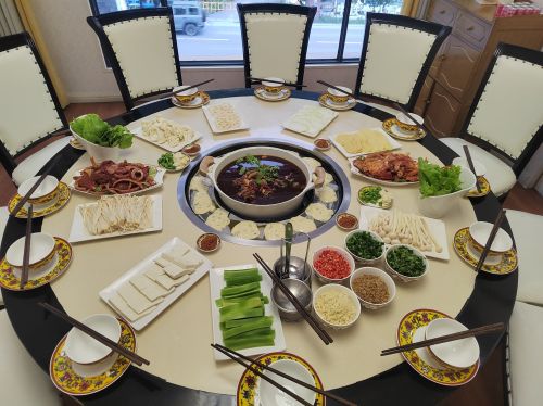 貘乡缘藏香猪食府