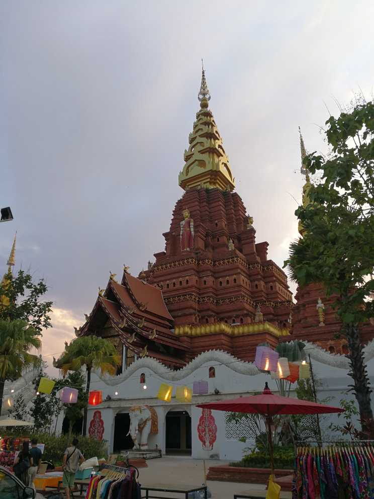 景洪市大金塔寺实景照片