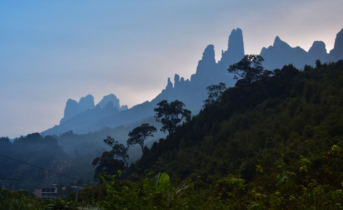 圣堂山原图图片