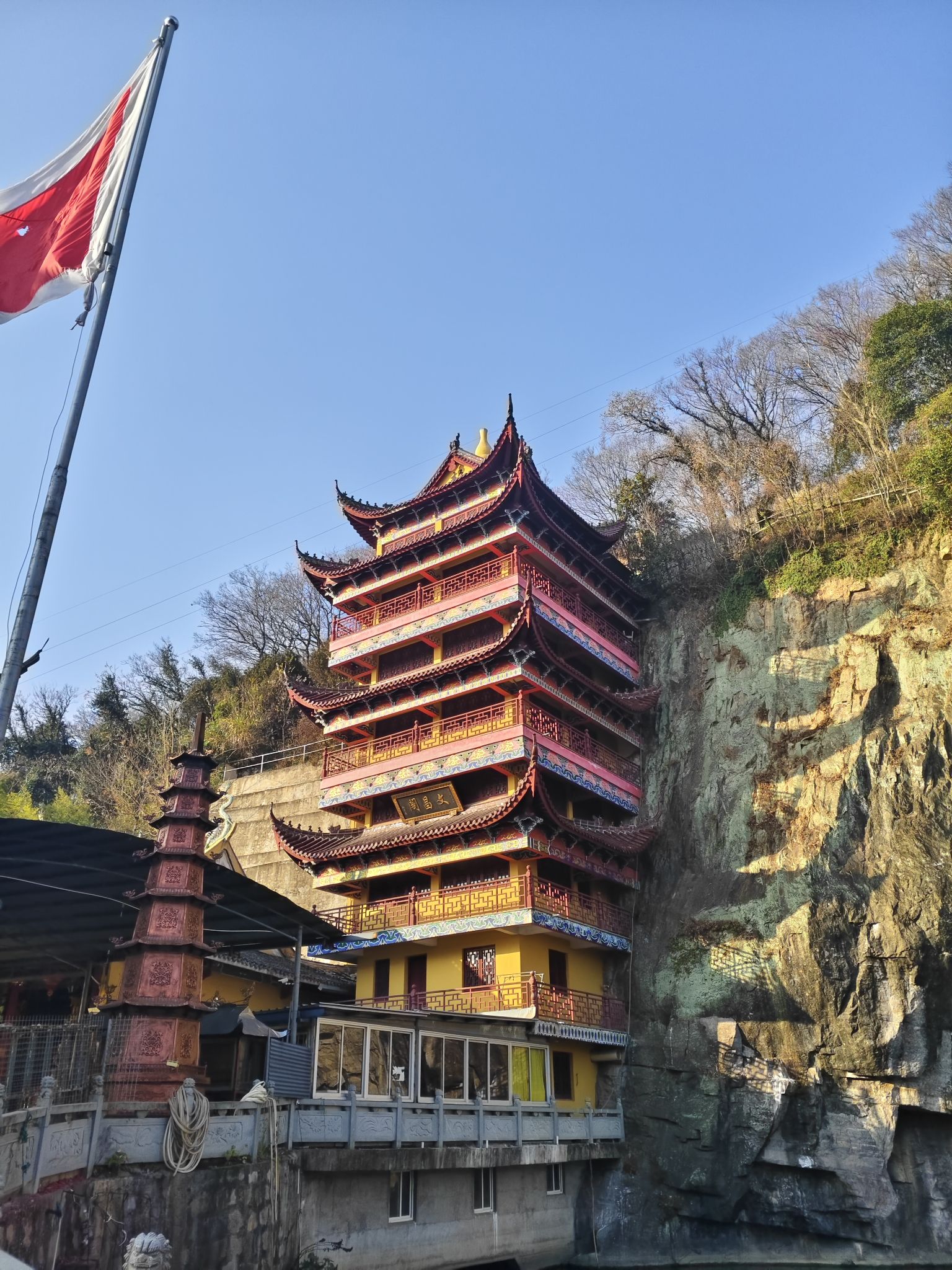 上盘剑山寺实景照片