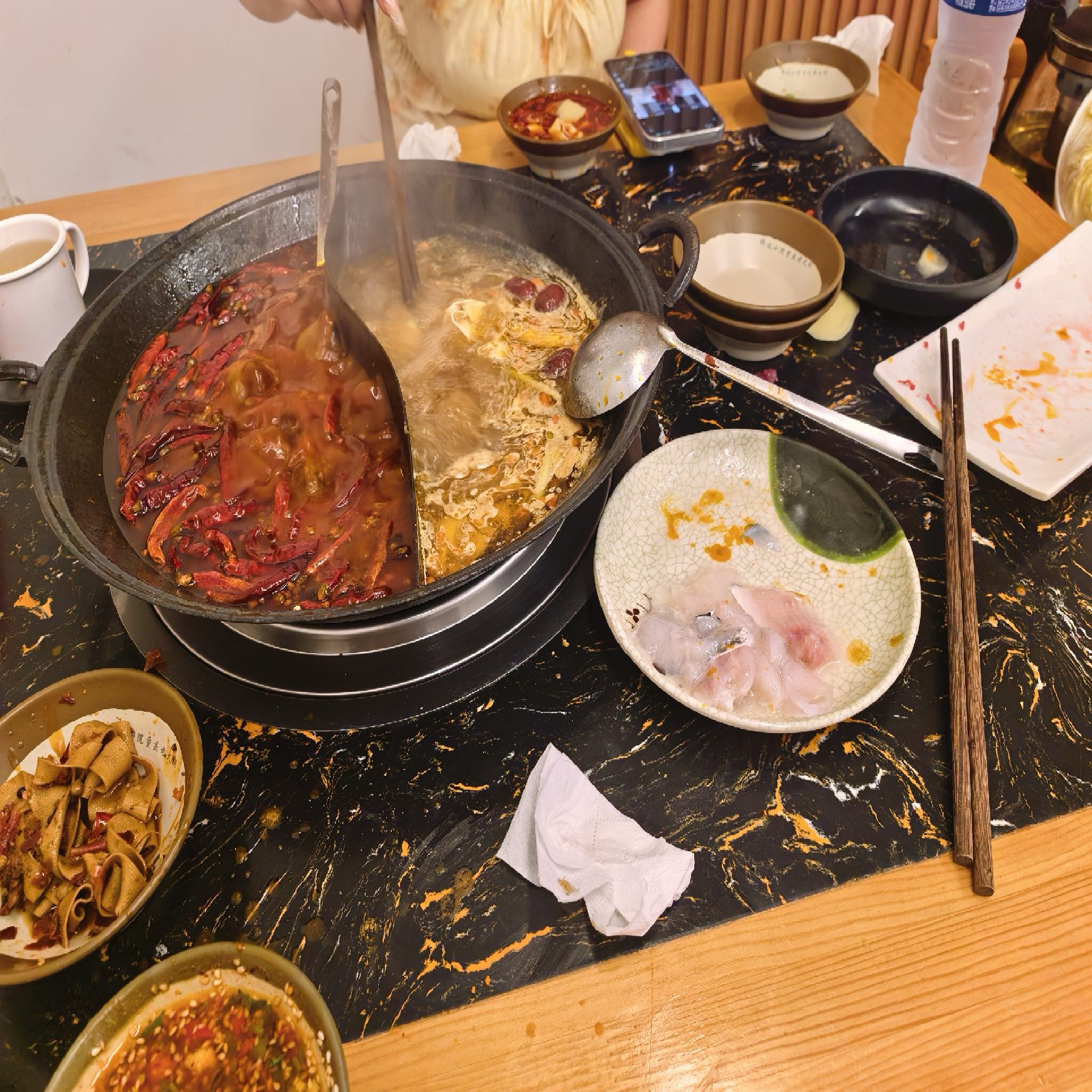 桥边小院重庆老火锅(神州半岛店)