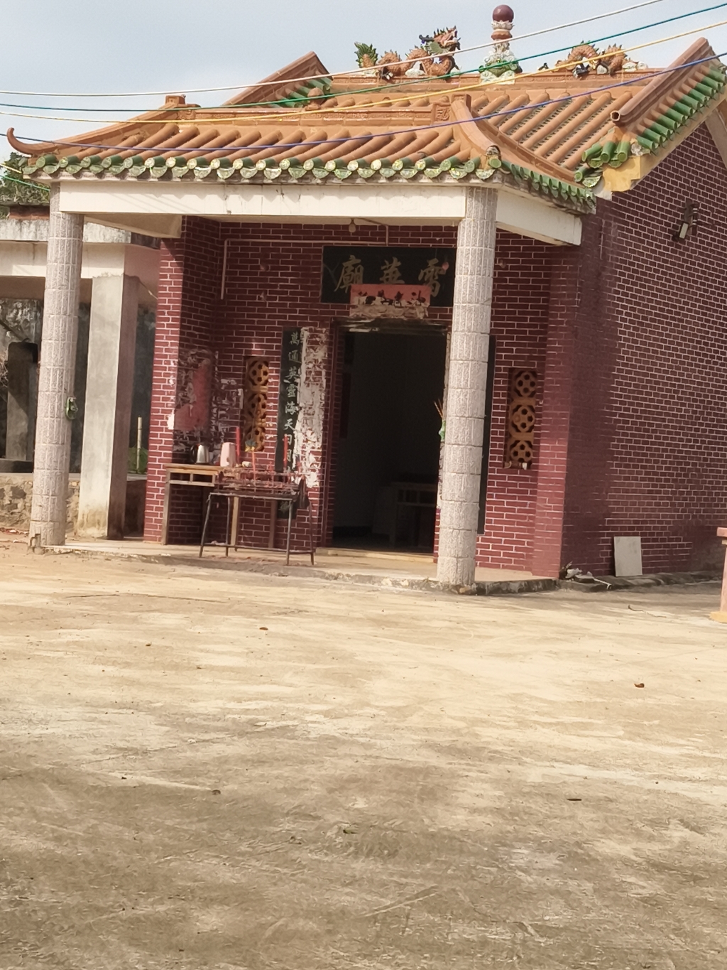雷华庙实景照片