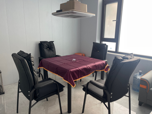 天天棋牌室内部环境
