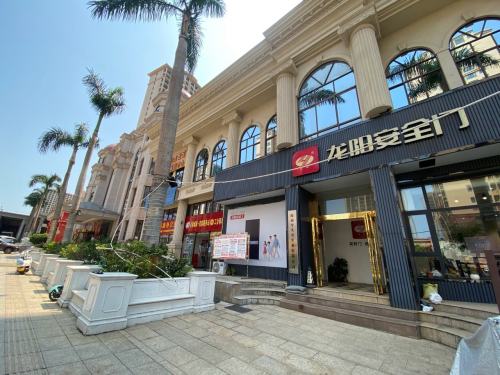 龙阳安全门蒙特欧门窗老城专卖店