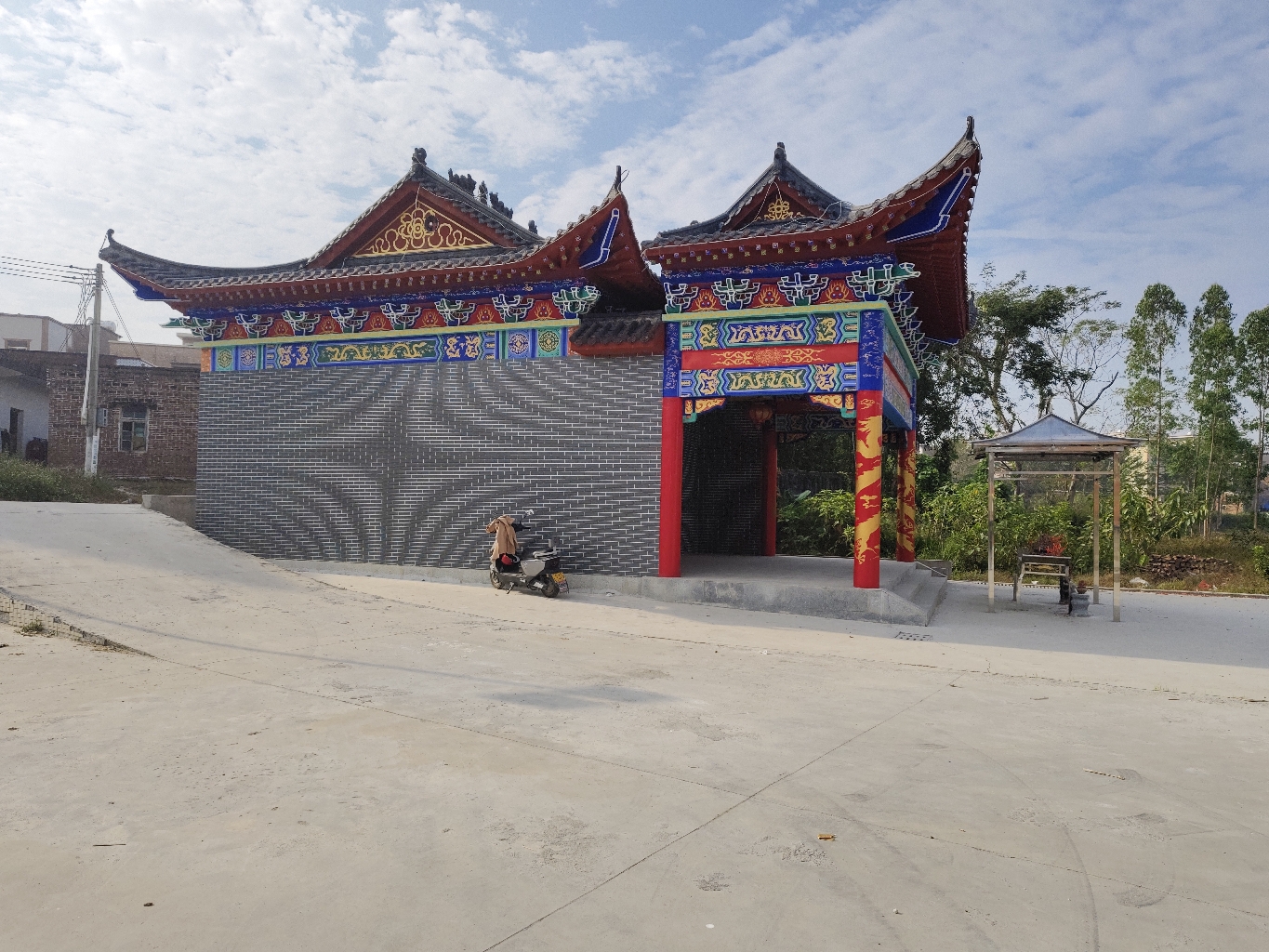 化州市良光镇东埇上村土地庙实景照片