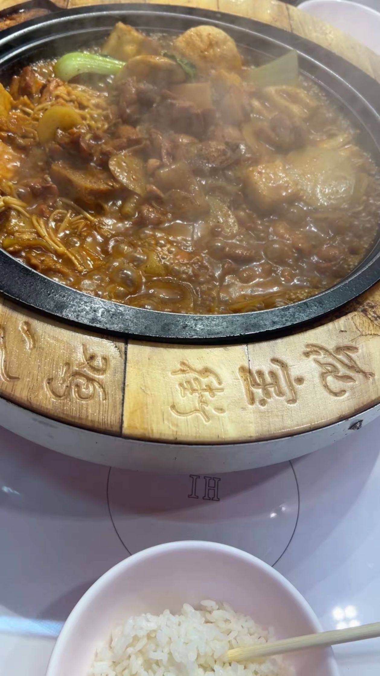 花宝街石锅鸡公煲(山西运城盐湖区苏宁广场店)内部环境