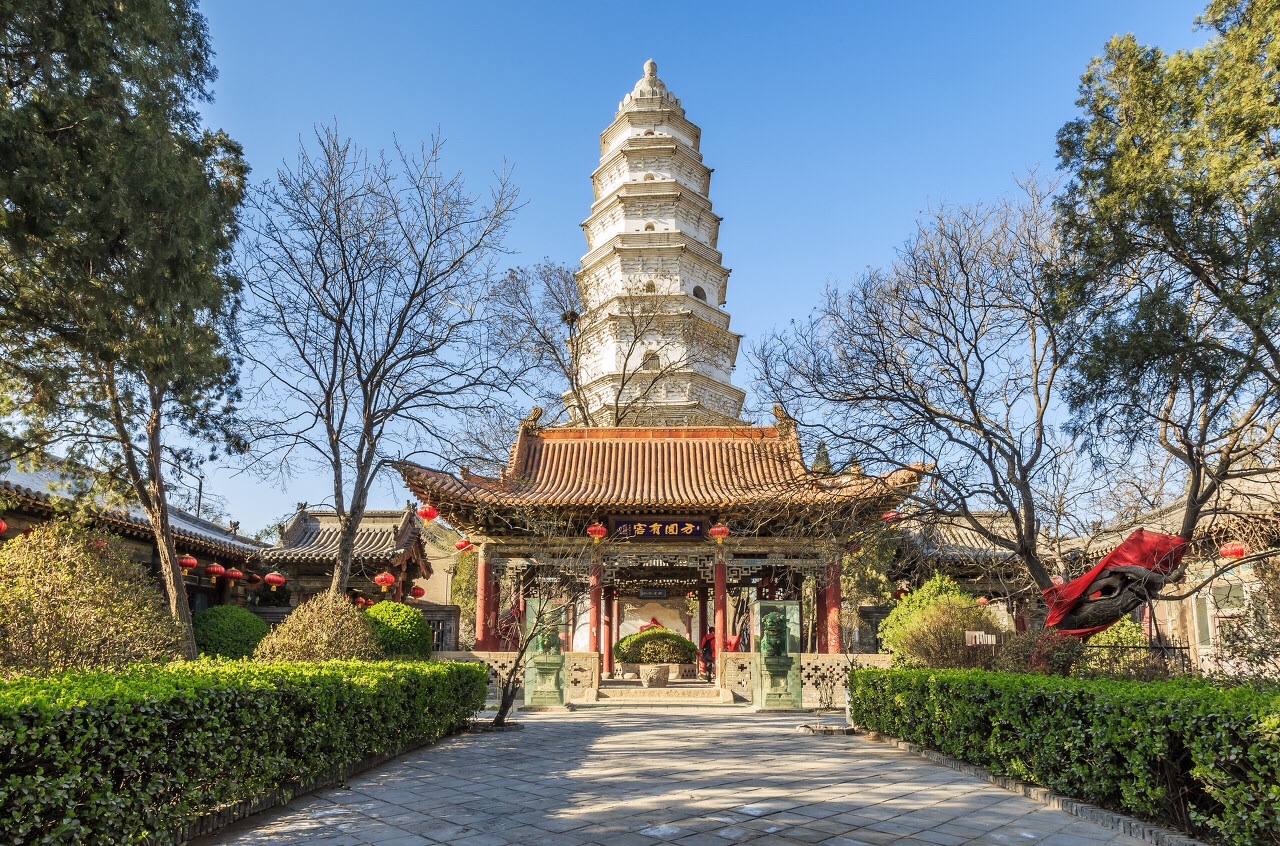 无边寺白塔实景照片