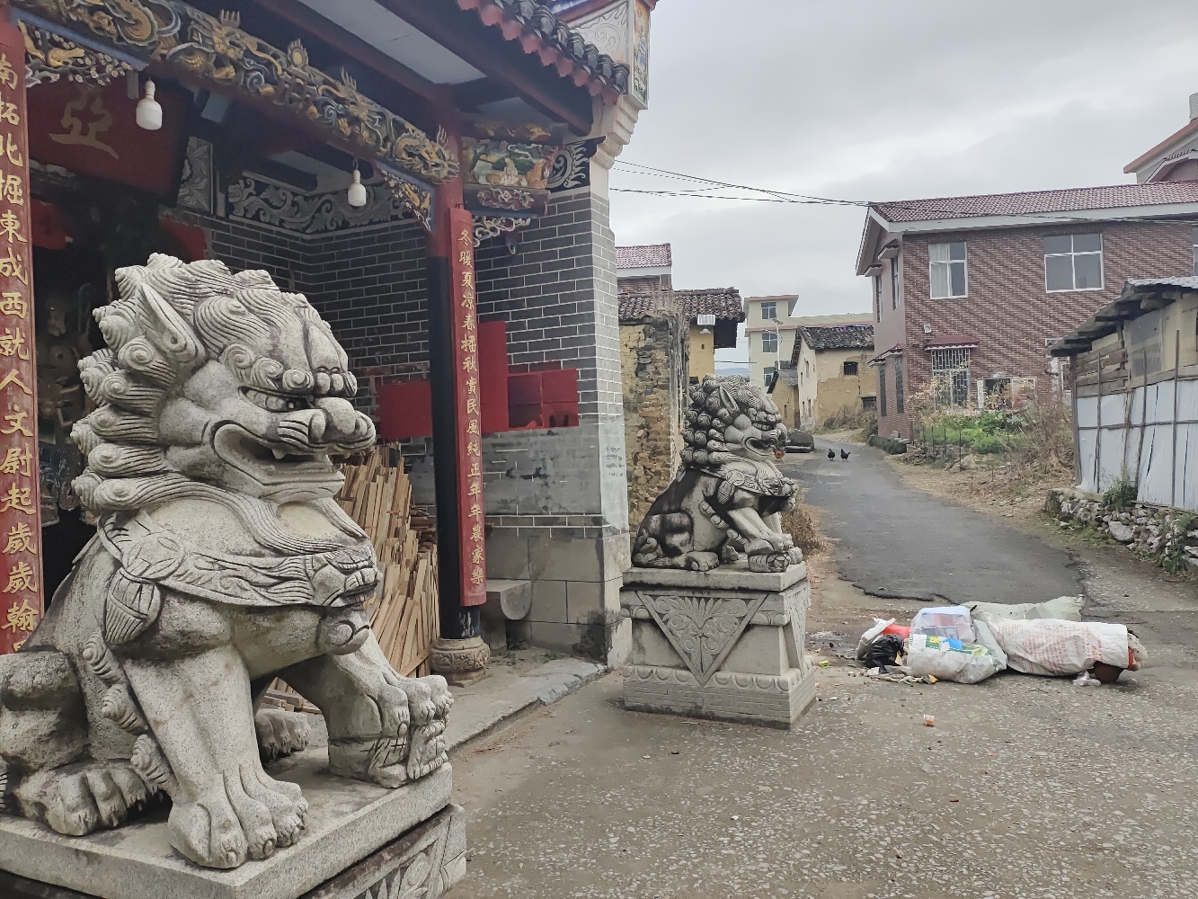 横江背何氏祠堂实景照片