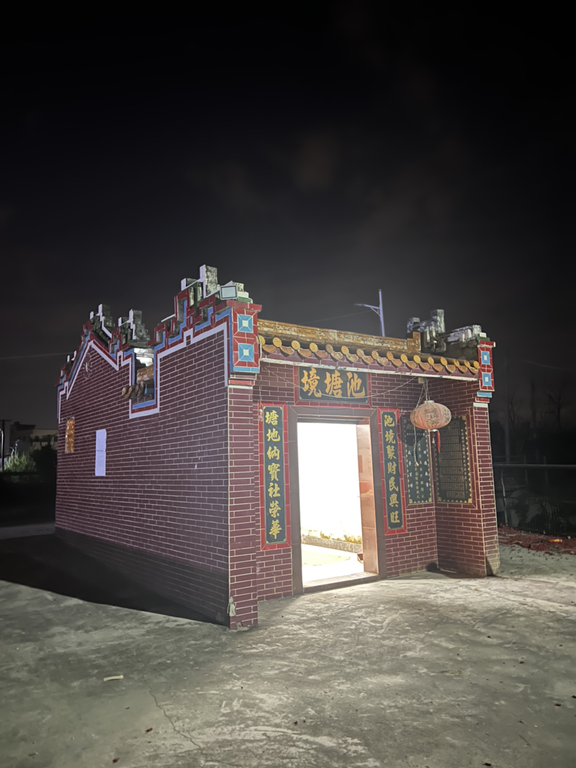 化州市同庆镇白石塘村祖庙池塘境实景照片