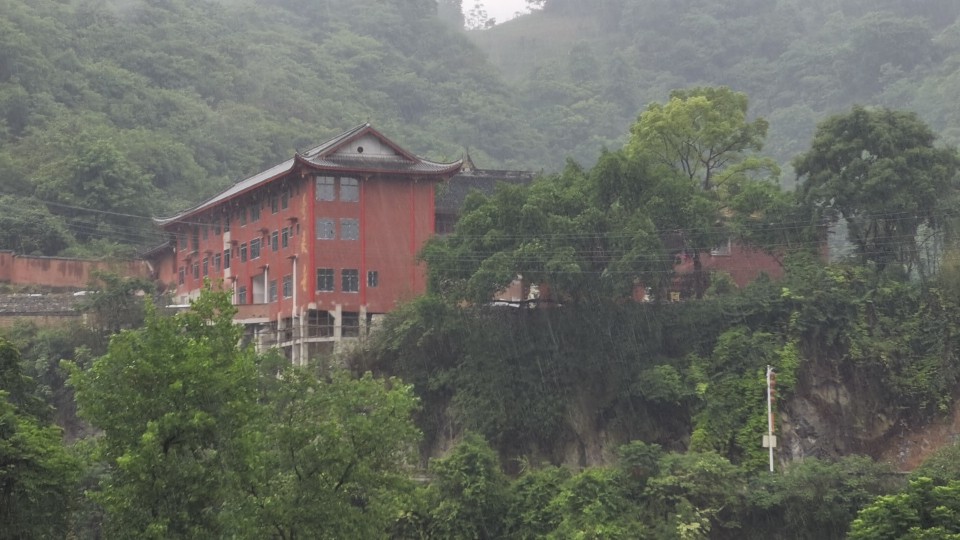 奇灵寺实景照片